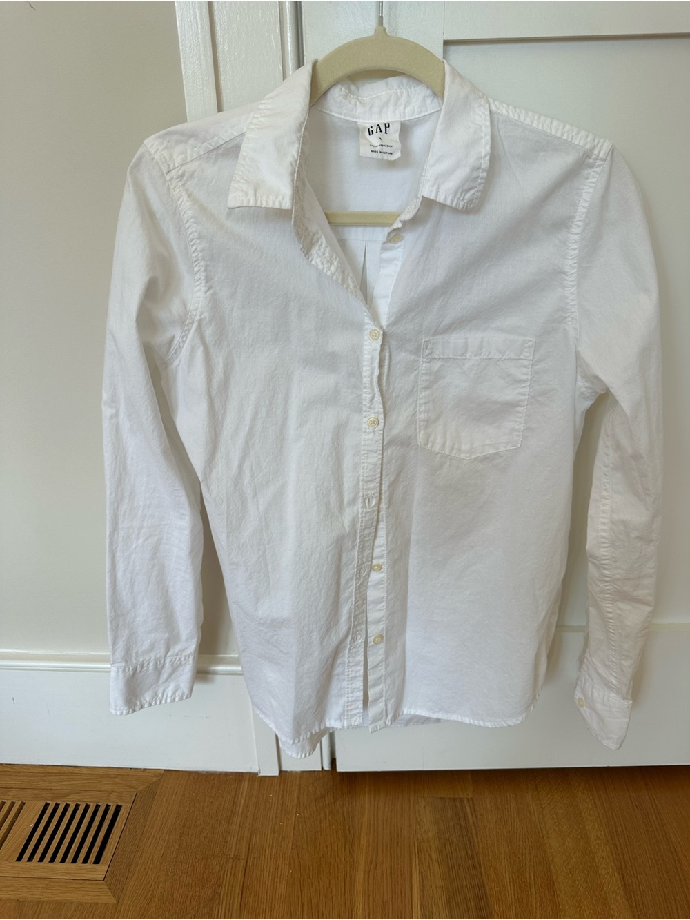GAP White Long-Sleeve Button-Down Shirt
